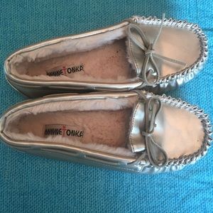 Women’s Minnetonka moccasin size 9